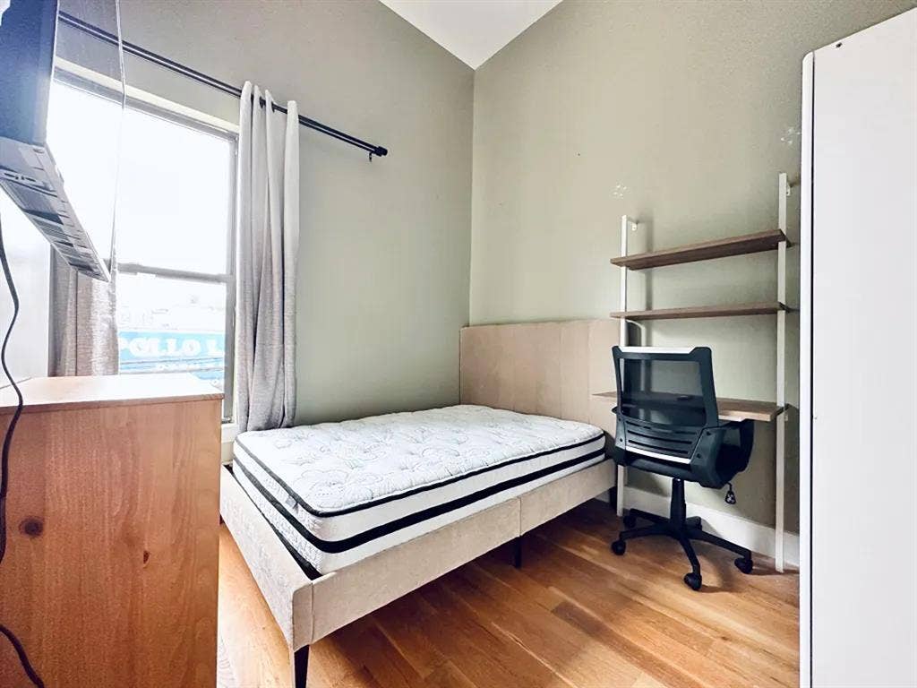 Putnam Avenue Room #