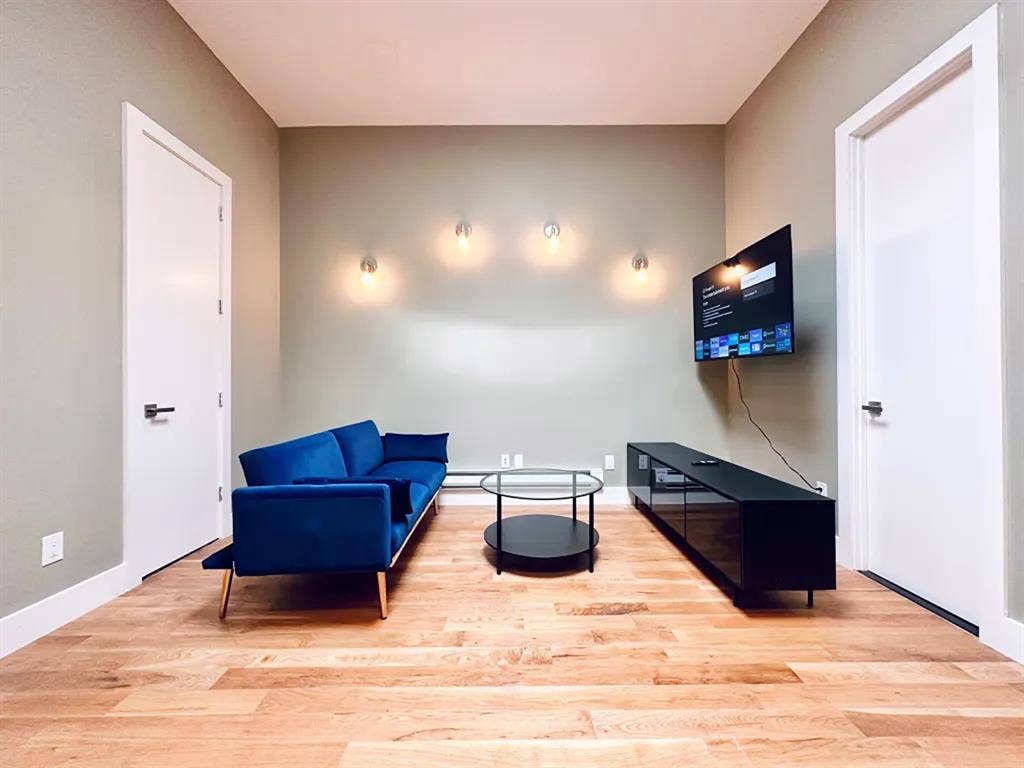 Putnam Avenue Room #