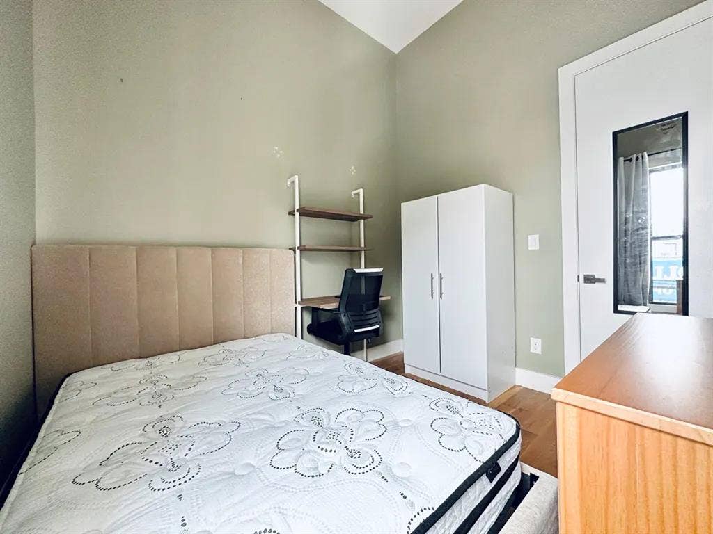 Putnam Avenue Room #