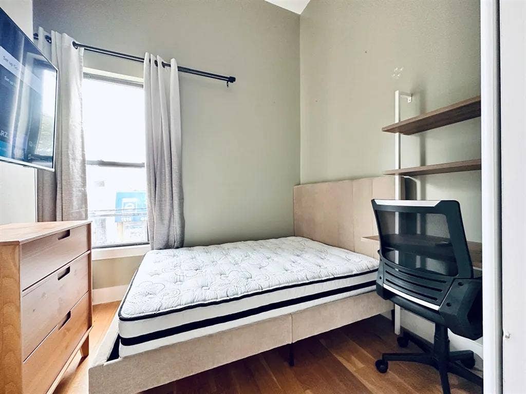 Putnam Avenue Room #