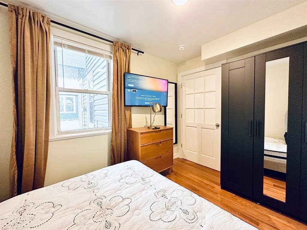 th Avenue Room #