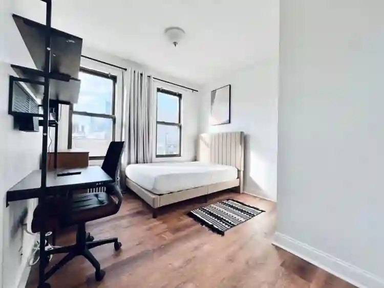 th Avenue Room #