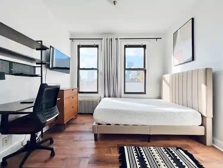 th Avenue Room #
