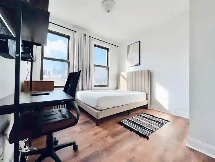 th Avenue Room #