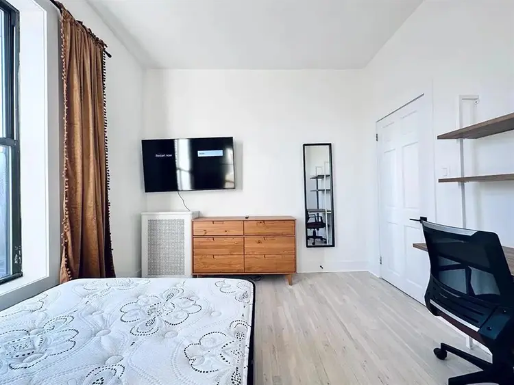 Bedford Avenue Room #