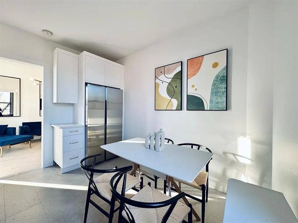 Bedford Avenue Room #
