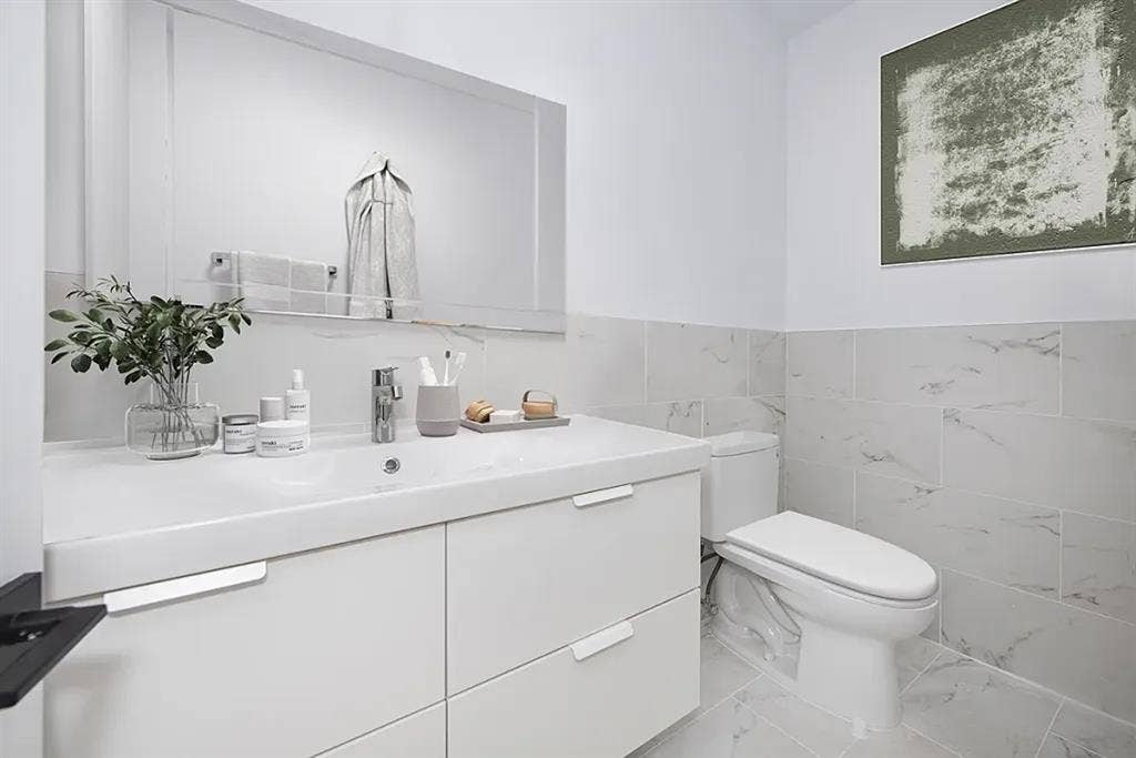 Bedford Avenue Room #