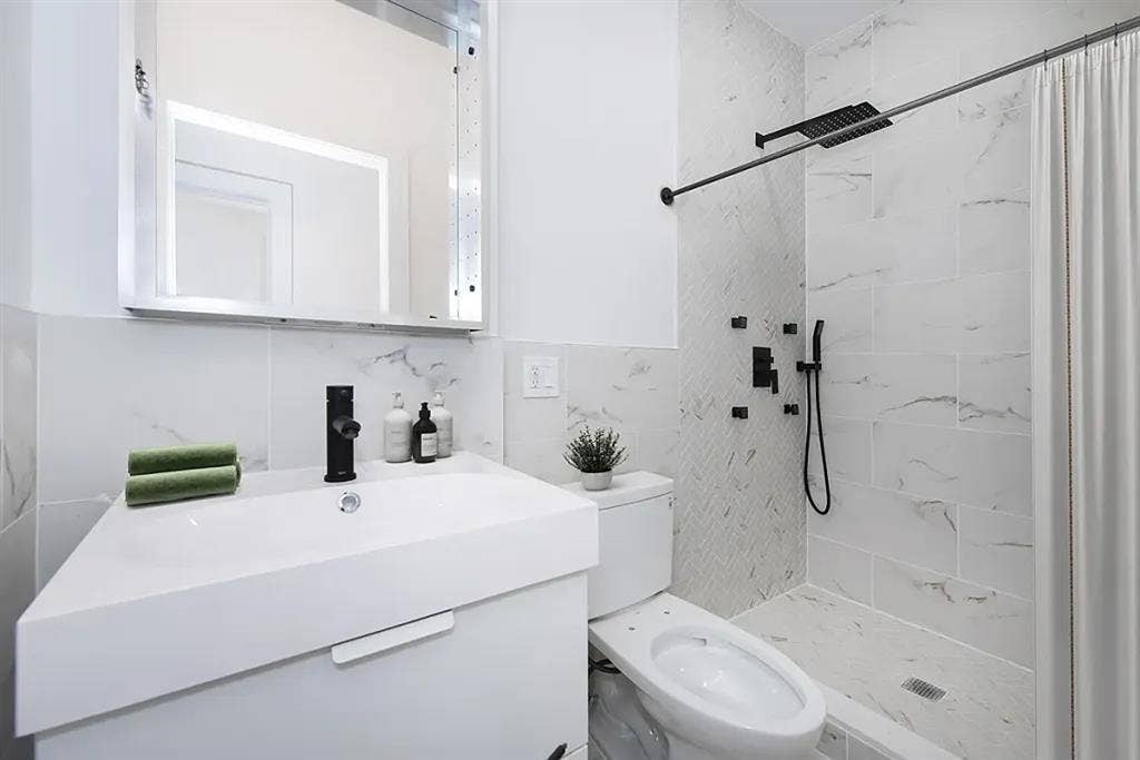 Bedford Avenue Room #