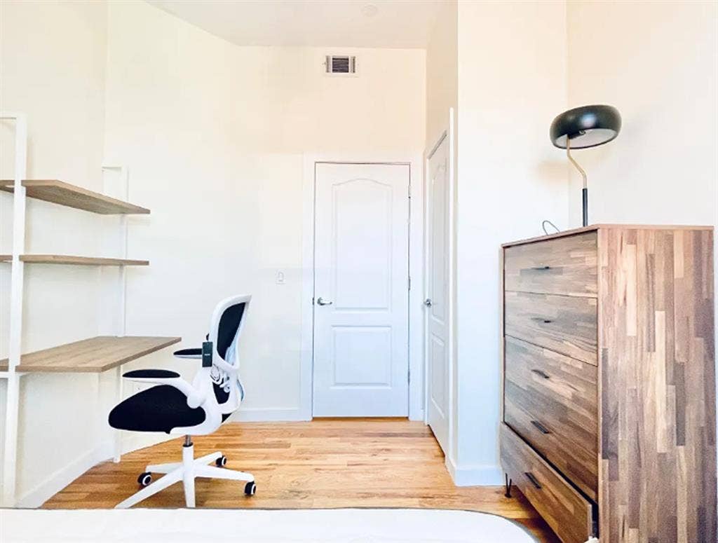 Franklin Avenue Room #