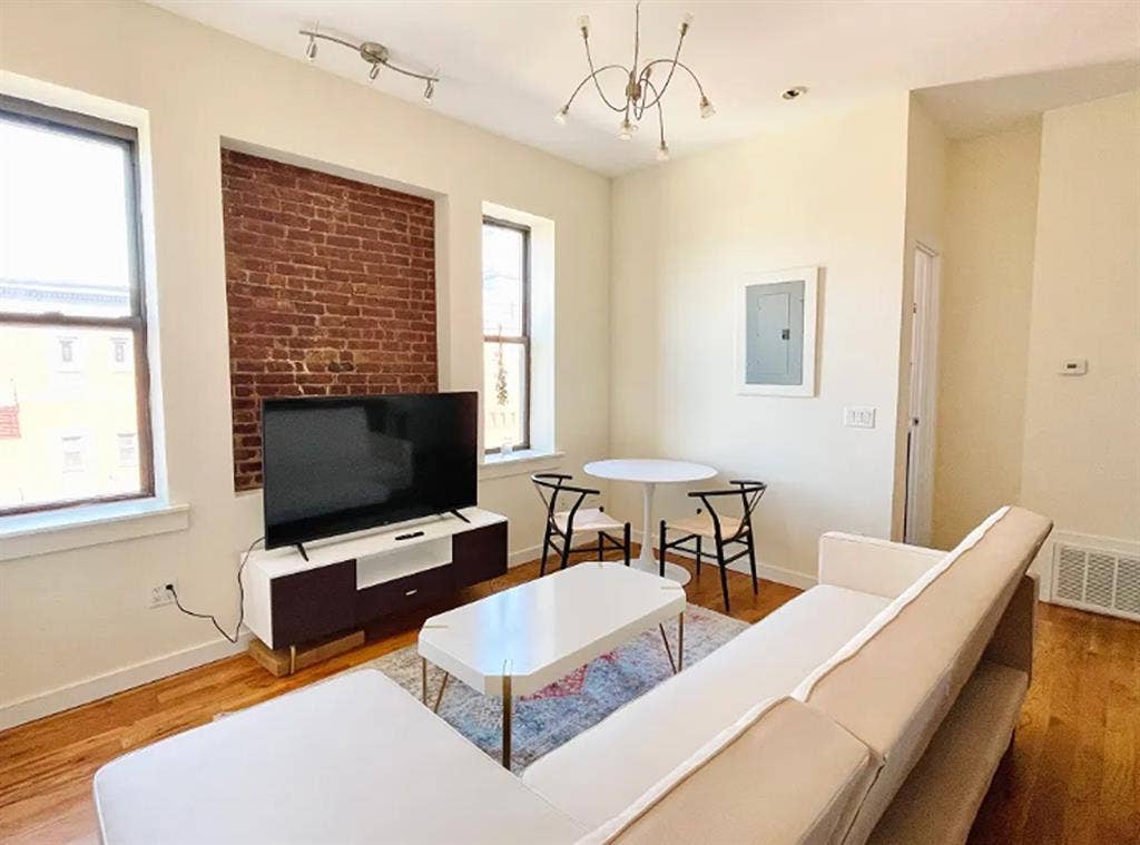 Franklin Avenue Room #