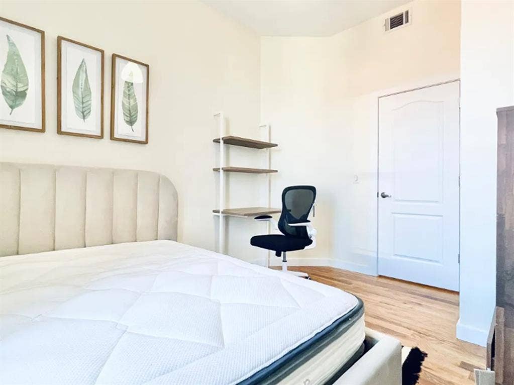 Franklin Avenue Room #