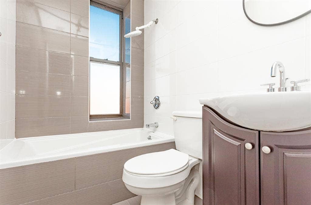 Franklin Avenue Room #