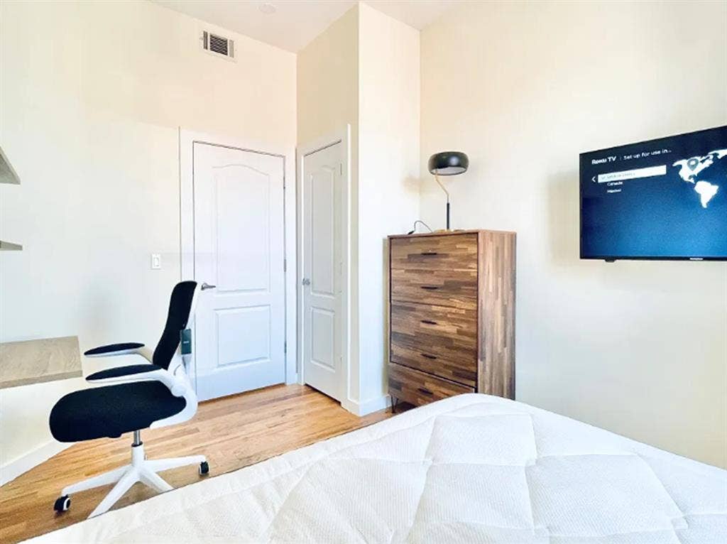 Franklin Avenue Room #
