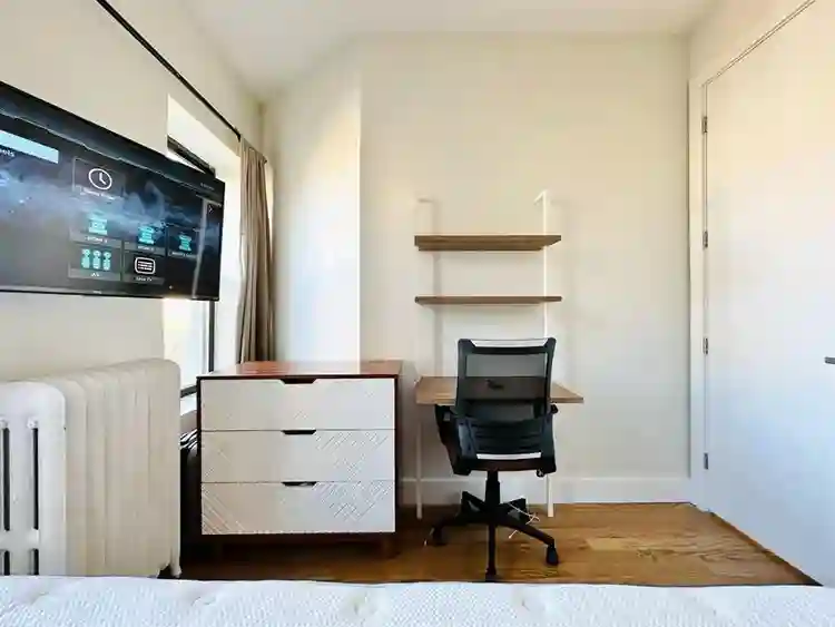 Pulaski Street Room #