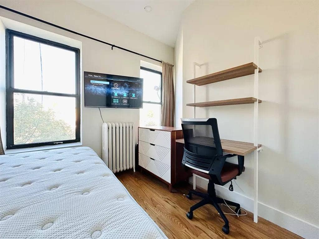 Pulaski Street Room #