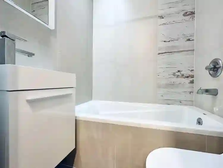 Pulaski Street Room #