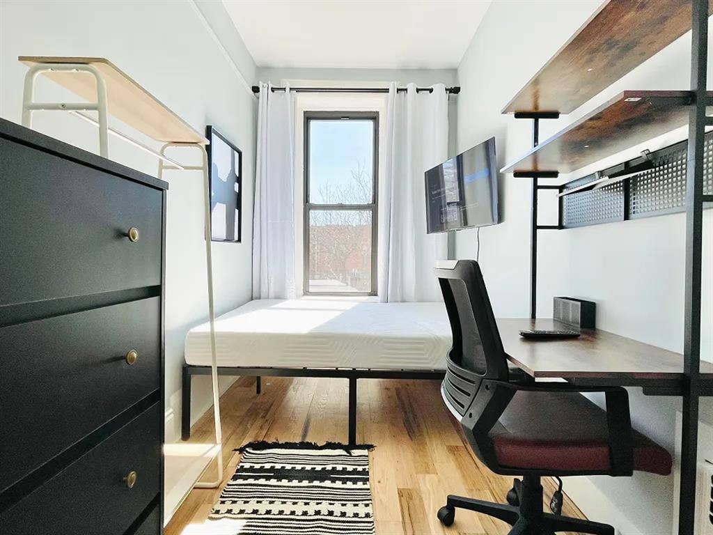 Kosciuszko Street Room #185
