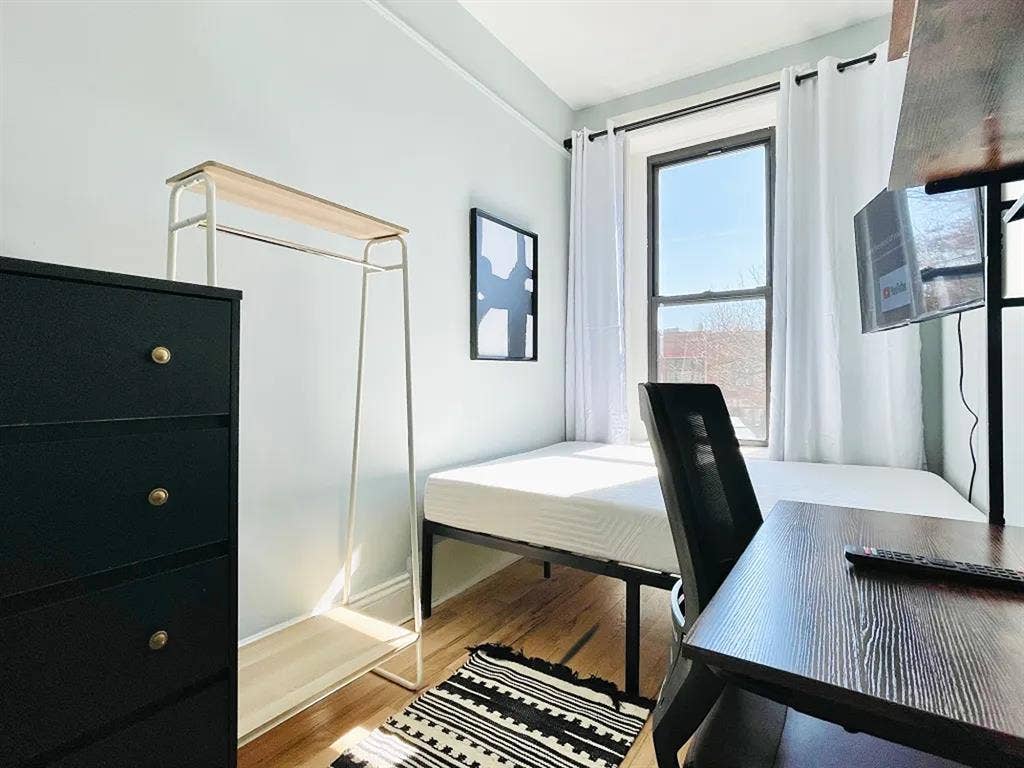 Kosciuszko Street Room #185