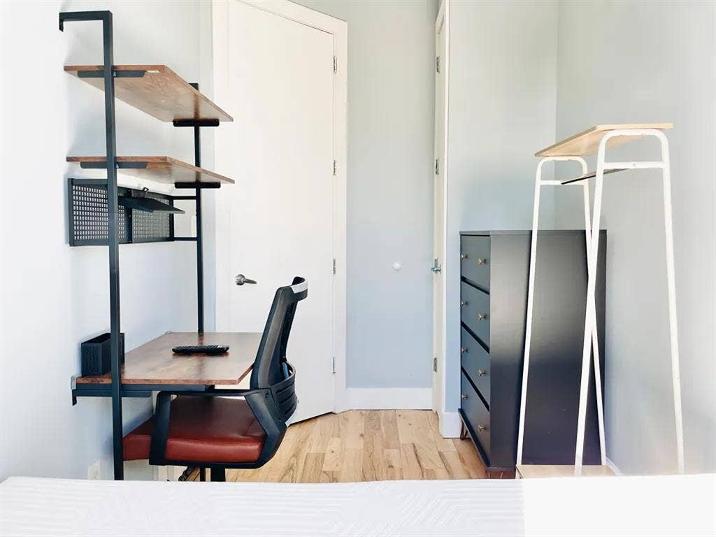 Kosciuszko Street Room #185