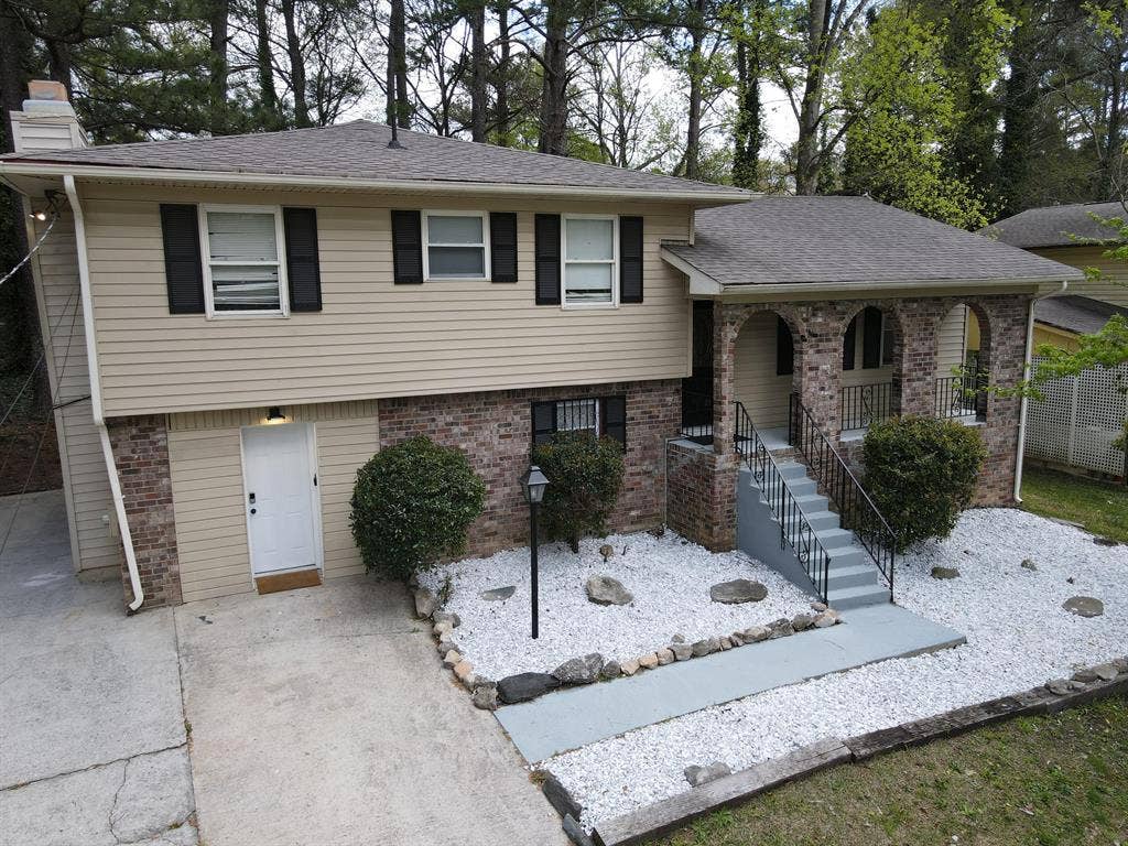 6 BR in College Park