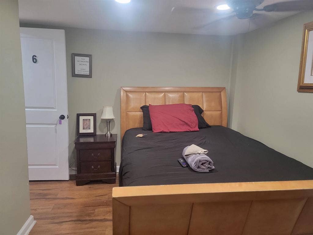 6 BR in College Park