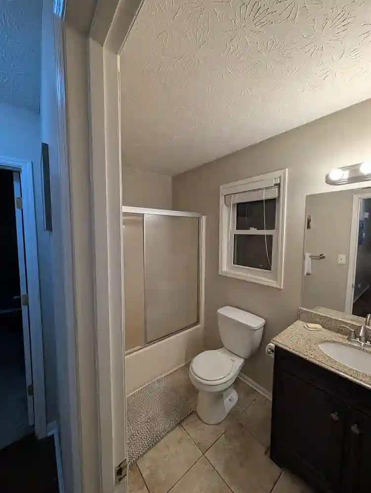 2 BR in Lawrenceville