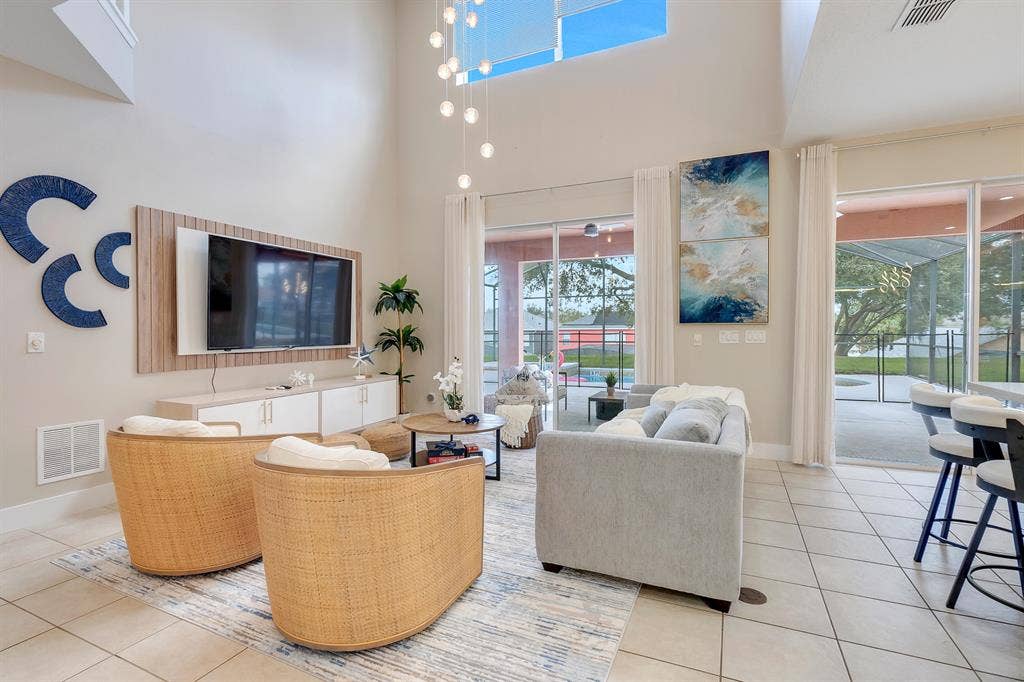 6 BR in Kissimmee