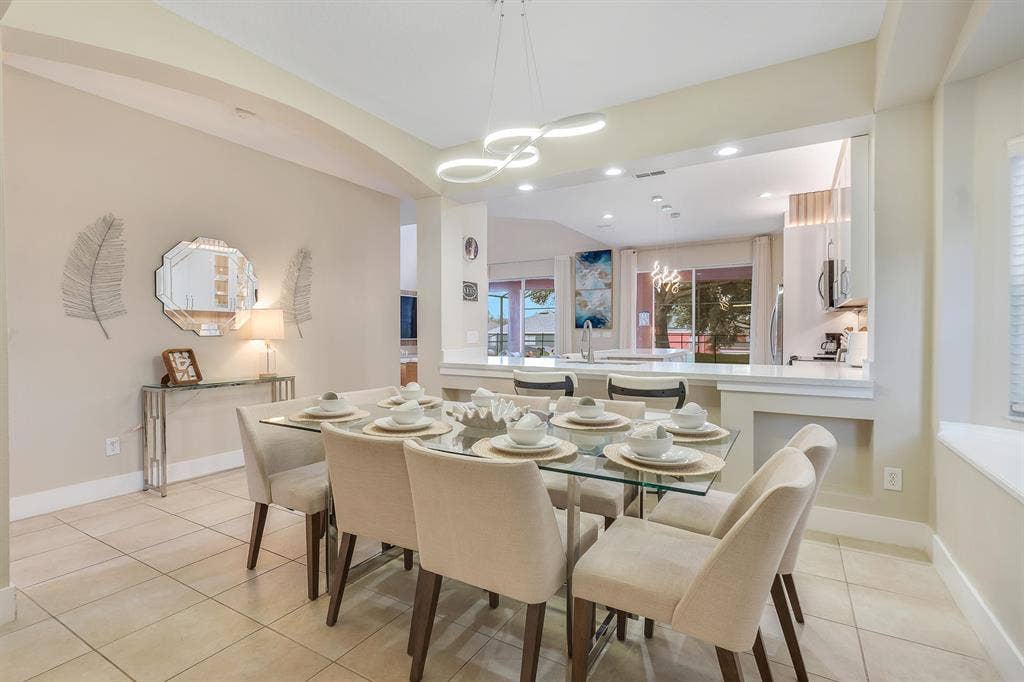 6 BR in Kissimmee