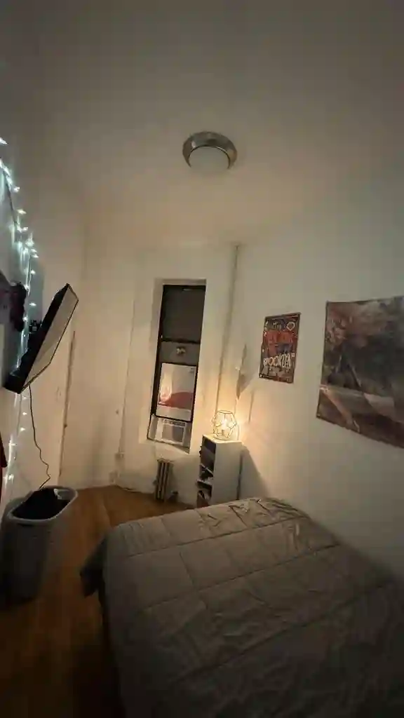 Room for rent in beautiful UES APT