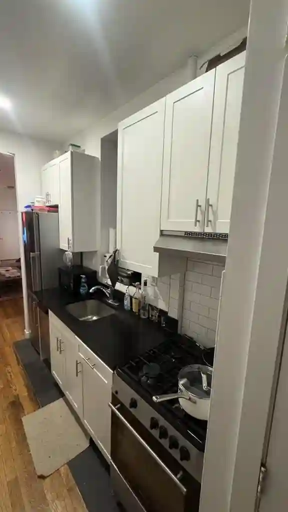 Room for rent in beautiful UES APT