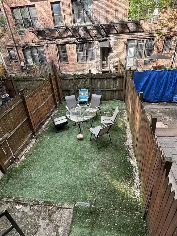 Room for rent in beautiful UES APT