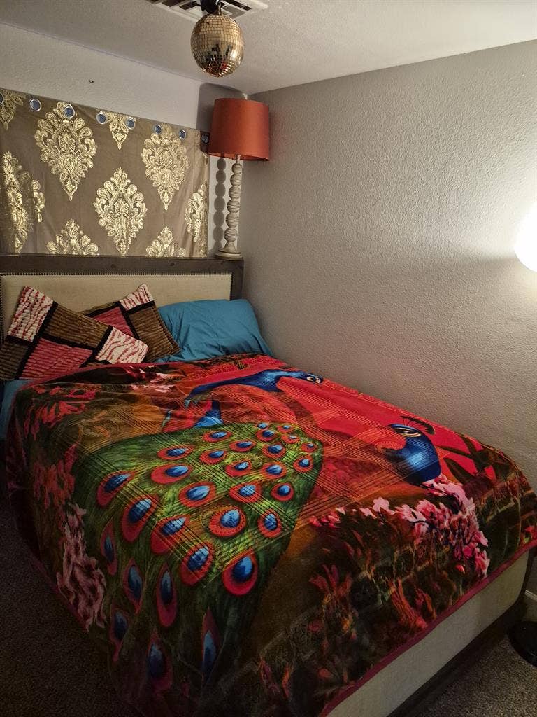 ROOM FOR RENT
1ST OF MONTH JAN