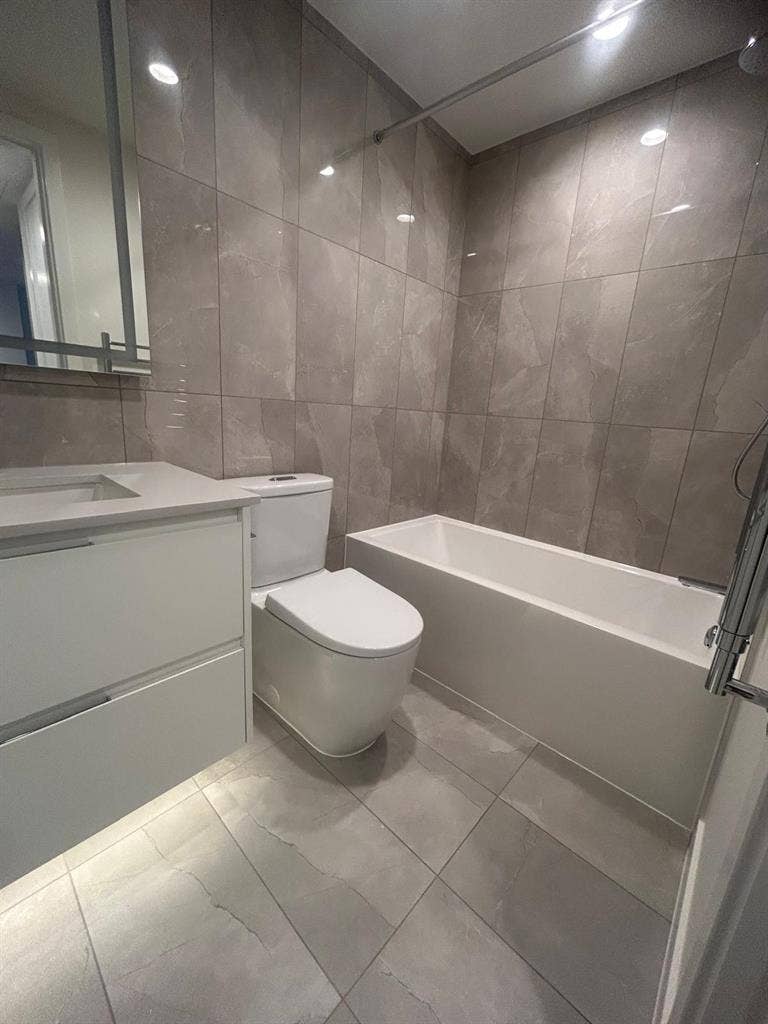 Luxury 1BR Condo – Metrotown Views