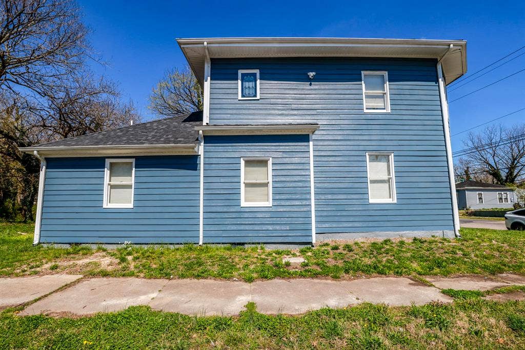8 BR in Petersburg