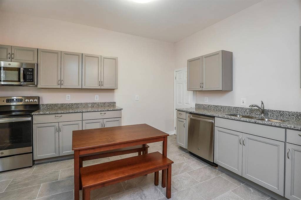 8 BR in Petersburg