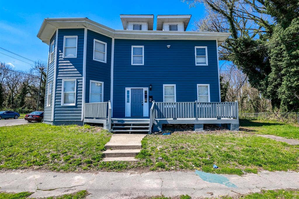 8 BR in Petersburg