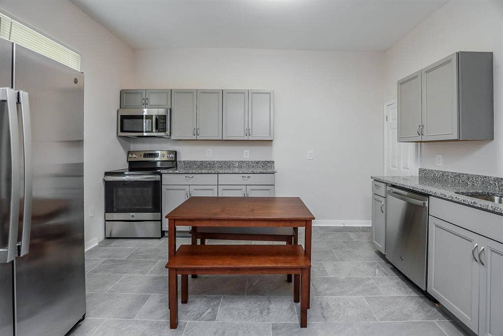 8 BR in Petersburg