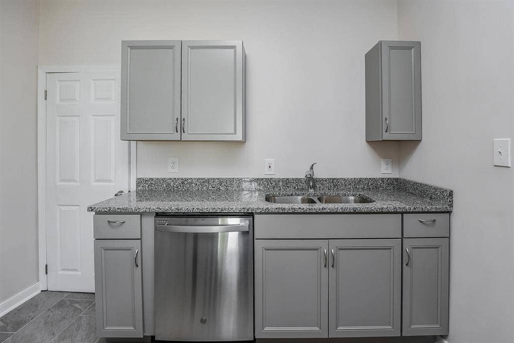 8 BR in Petersburg