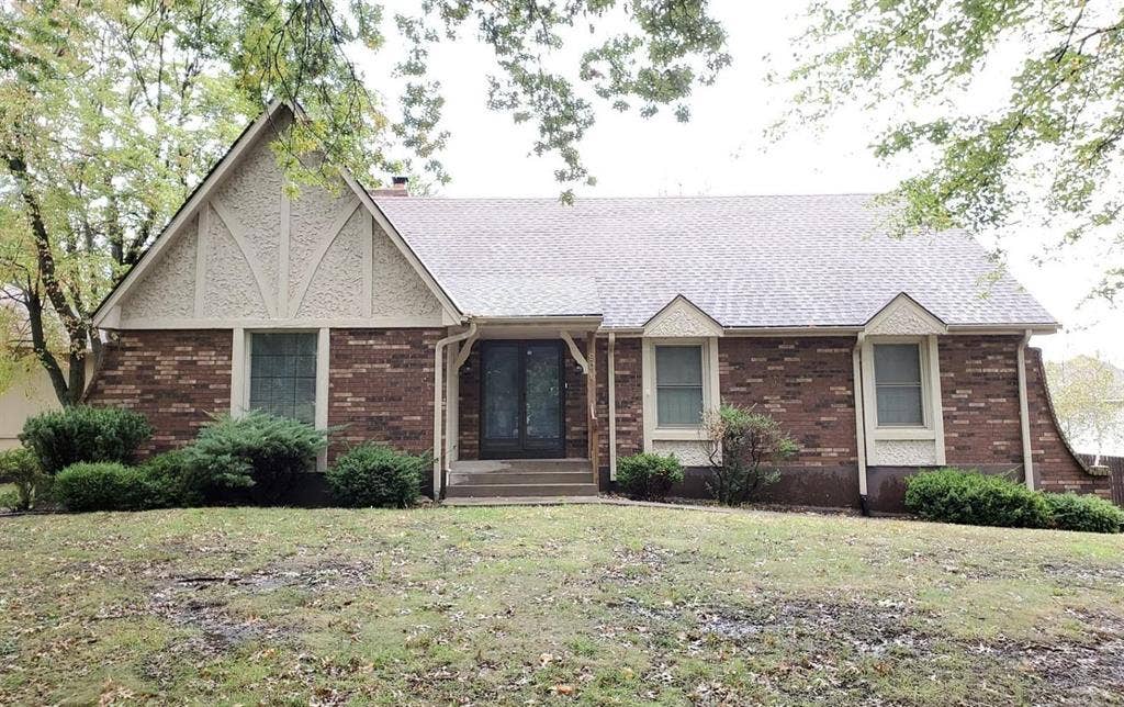 5 BR in Blue Springs