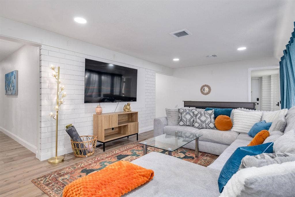 6 BR in St. Petersburg