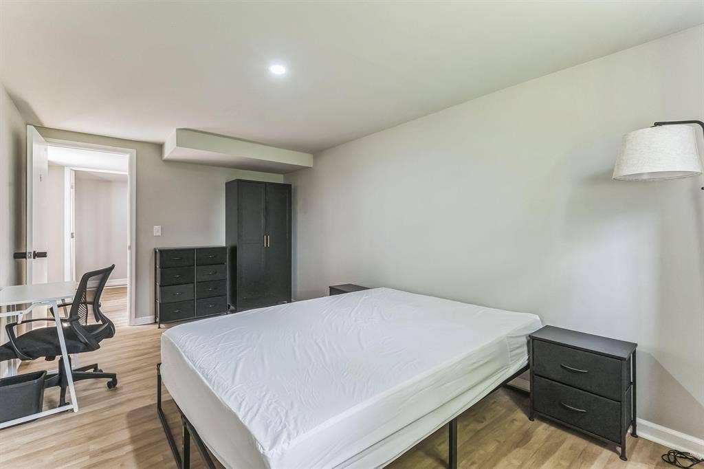 7 BR in Clarksville