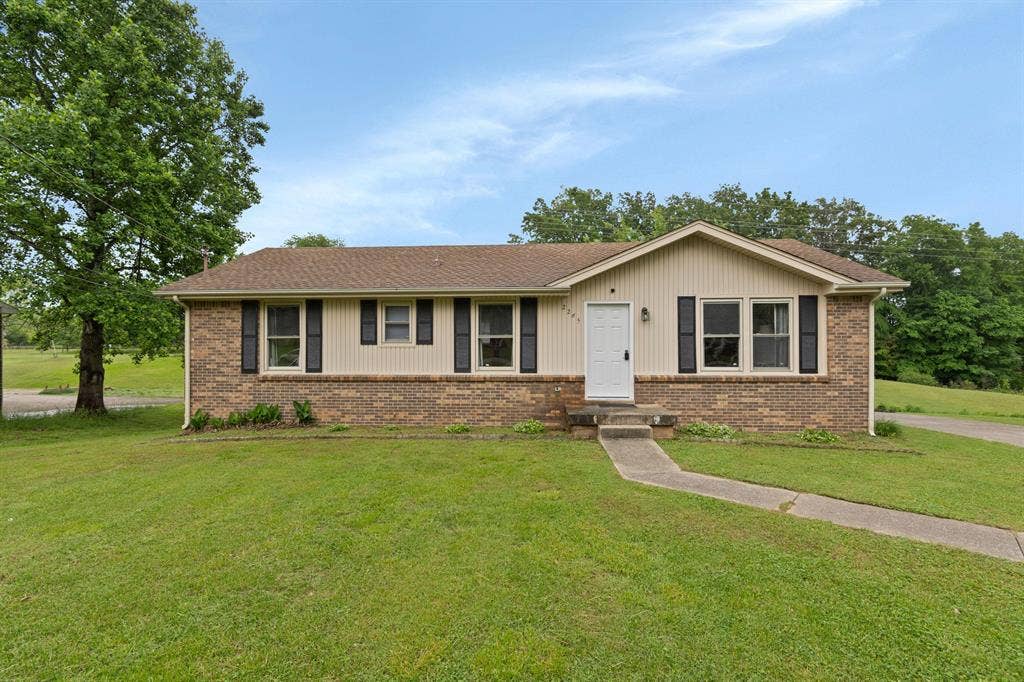7 BR in Clarksville