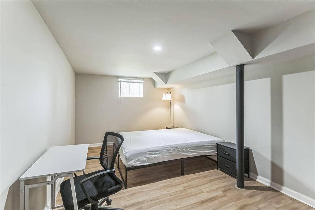 7 BR in Clarksville