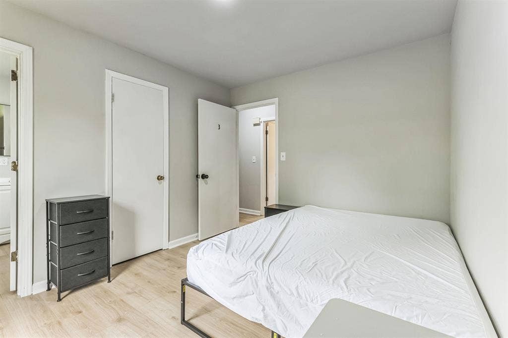 7 BR in Clarksville