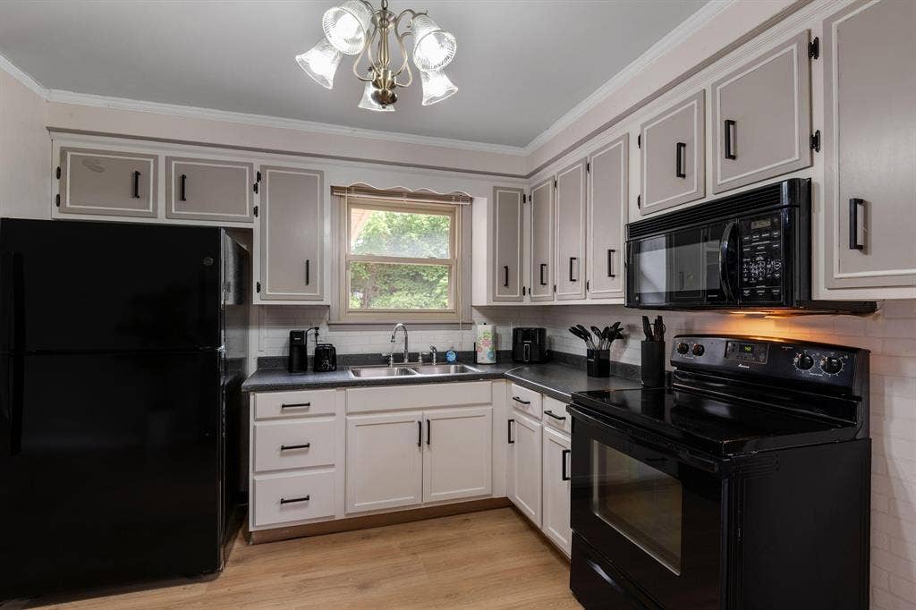 7 BR in Clarksville