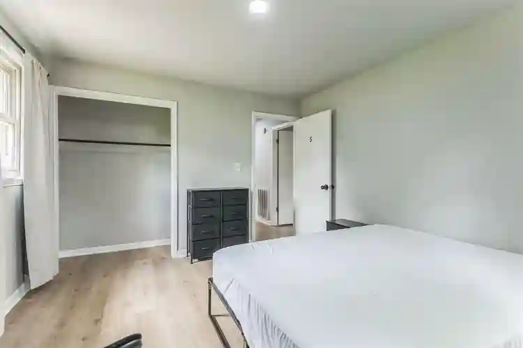 7 BR in Clarksville