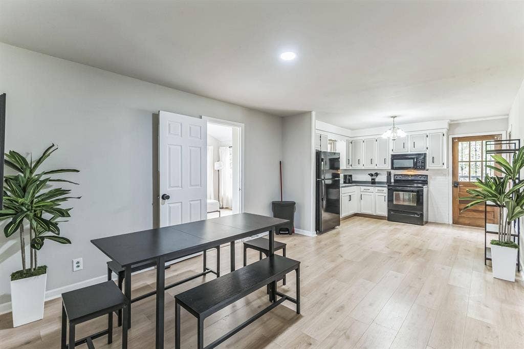 7 BR in Clarksville