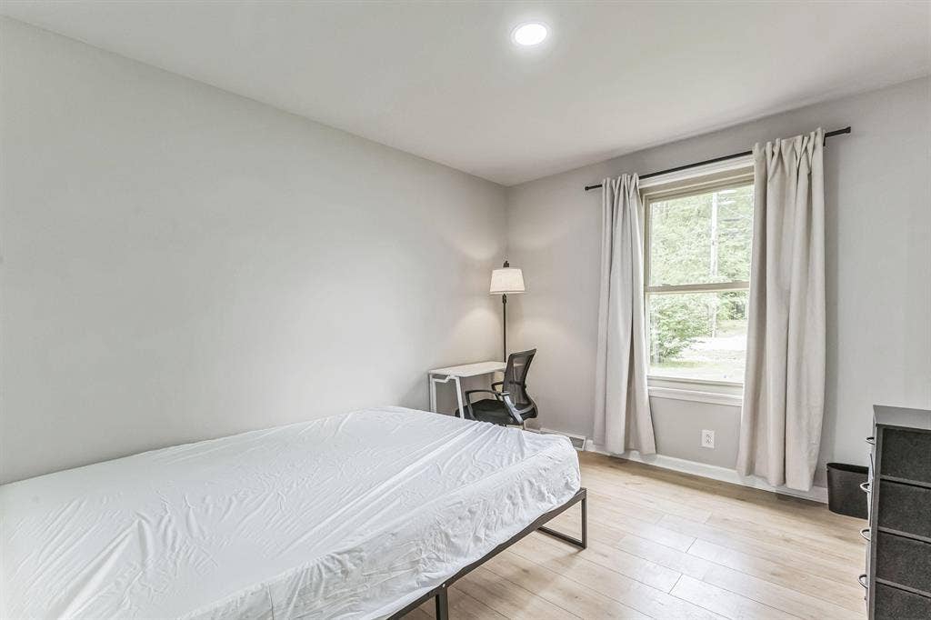 7 BR in Clarksville