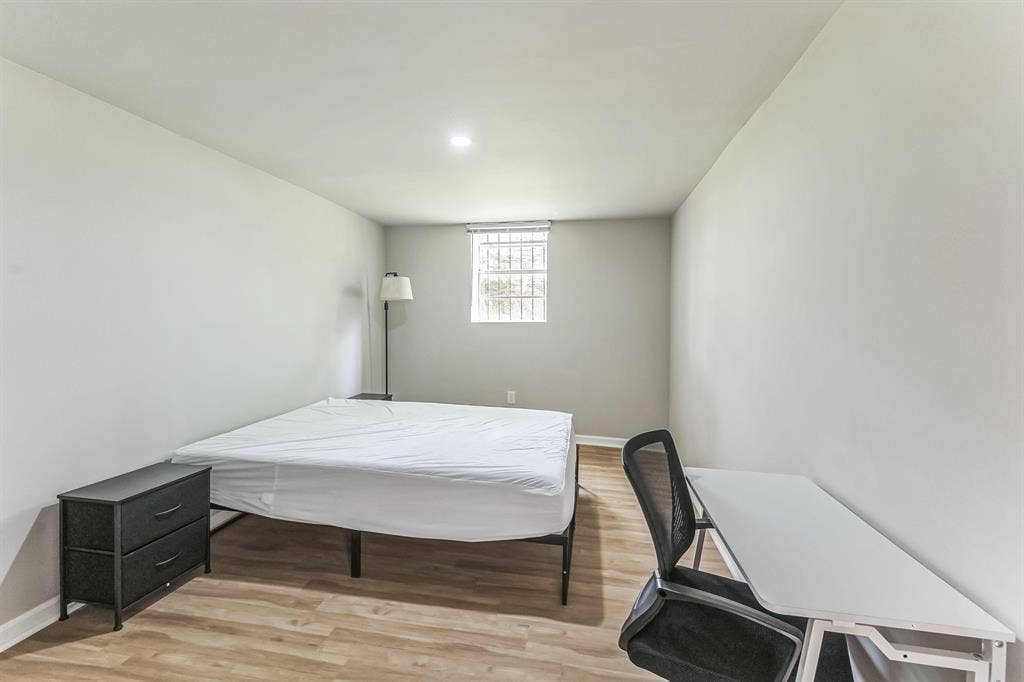7 BR in Clarksville