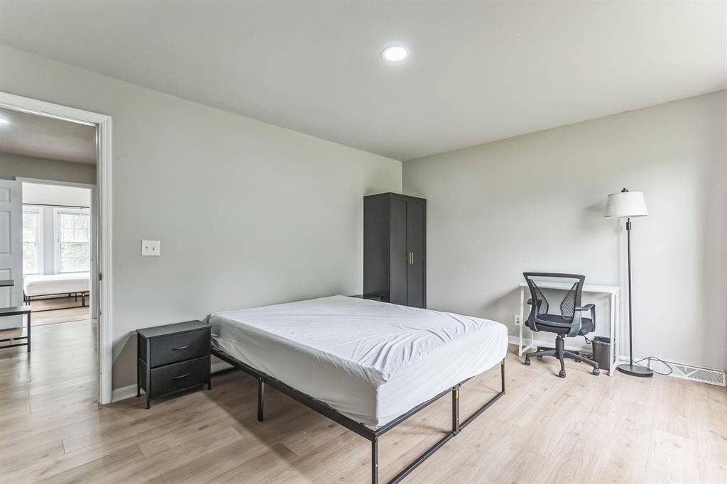 7 BR in Clarksville